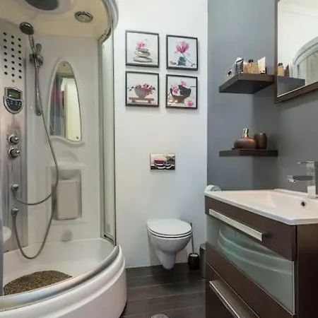 Spacious Family Oasis In W/ Ac & Elevator By Lisbeyond شقة تافيرا