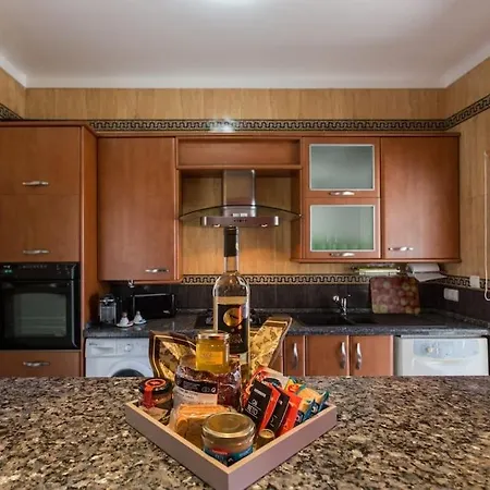 Spacious Family Oasis In W/ Ac & Elevator By Lisbeyond تافيرا